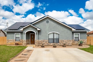 951 Boyd St, Poteet, TX 78065