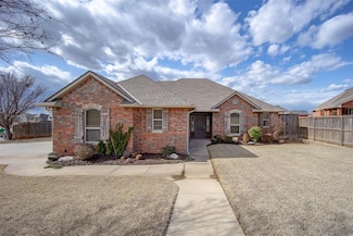 321 Highland Village Dr, Norman, OK 73069