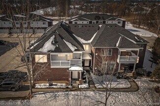 7008 Boulder Pointe Ct, Washington, MI 48094