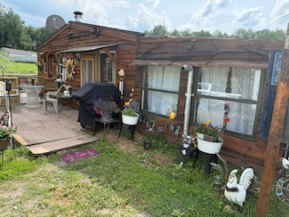 233 N Smith Rd, Waymart, PA 18472