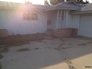 702 S Santa fe, Mooreland, OK 73852