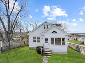 46 Sherman Ln, Middletown, RI 02842