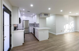 6855 Edgewater Dr Unit 1DS, Coral Gables, FL 33133