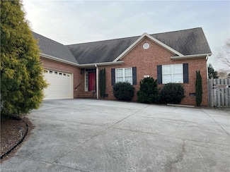 6044 Aaron Place Ln, Kernersville, NC 27284