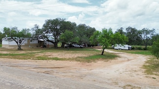 1025 Mariana Rd, Floresville, TX 78114