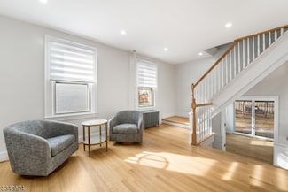 572 W 9th Ave, Roselle, NJ 07203