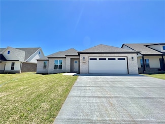 911 Petit Jean St, Prairie Grove, AR 72753