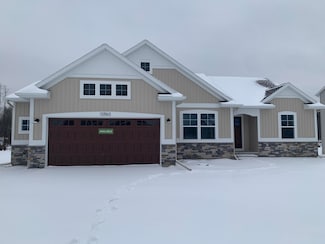 12562 Manchester Dr, Grand Haven, MI 49417