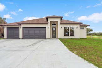 102 Cedar Ridge Dr, Rockport, TX 78382