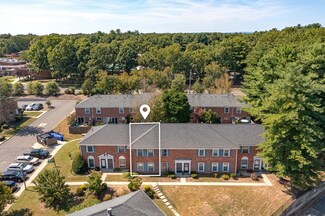 22 Yorktown Dr, Springfield, MA 01108