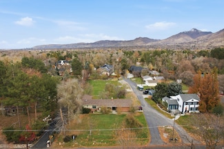 2209 E Fardown Ave, Holladay, UT 84121