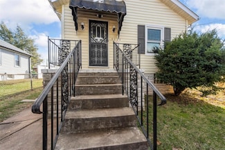 9534 Gentry Ave, Saint Louis, MO 63125