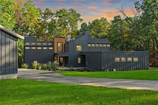 107 N Betsy Ln, Rogers, AR 72756