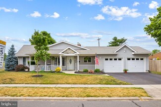 3 Pleasant Ln, Levittown, PA 19054