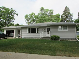 910 7th Ave SW, Pipestone, MN 56164