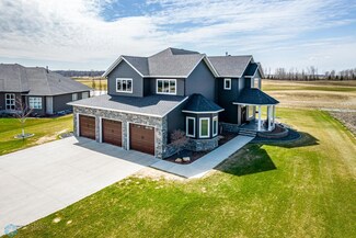 438 Trent Jones Dr, Oxbow, ND 58047