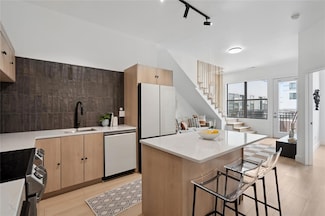 400 E Locust St Unit 213, Des Moines, IA 50309