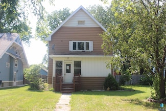 833 Kansas Ave SE, Huron, SD 57350