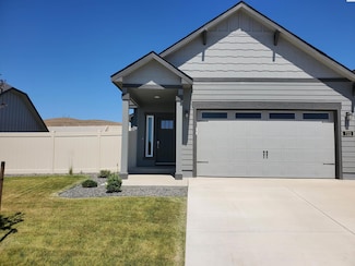 722 Zee Pride Ln, Richland, WA 99352