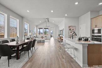 1670 Couser Ave, Canyon Lake, TX 78132