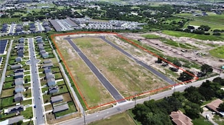 1704 El Camino Dr, Progreso Lakes, TX 78596