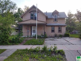 215 N Roosevelt Ave, Cherokee, IA 51012