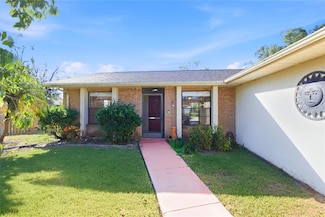 8003 Oak Dr, Palmetto, FL 34221