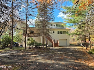 410 Canoe Brook Dr, Hawley, PA 18428