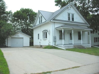 205 N Broad St, Stacyville, IA 50476