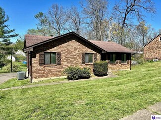 973 Hillcrest Dr, Radcliff, KY 40160
