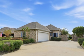 215 Pecanwood Dr, Lake Charles, LA 70605