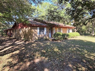 1844 Pahal Rd, Huntington, TX 75949