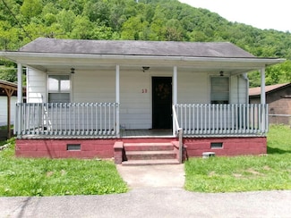 59 Cresent, War, WV 24892