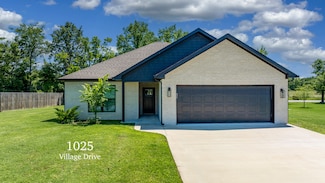 1025 Village Dr, Grove, OK 74344