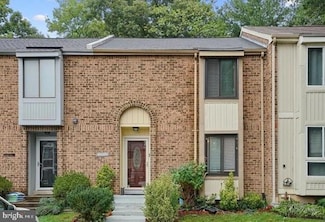8712 Ridge Hollow Ct, Springfield, VA 22152