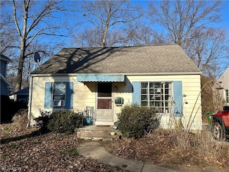 33703 Kenilworth Rd, Eastlake, OH 44095