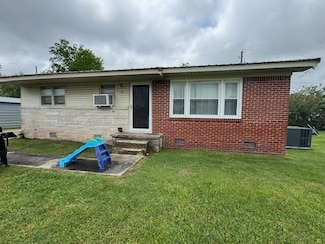 32 Jackson St, Phil Campbell, AL 35581
