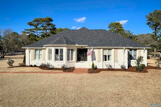 4518 Arrowhead Dr SE, Decatur, AL 35603