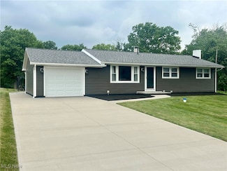 2685 Sunlight Ave NE, East Canton, OH 44730