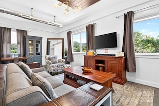 626 Old Lytle Cove Rd, Swannanoa, NC 28778