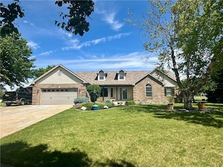 916 Lakeshore Dr, Tuscola, IL 61953