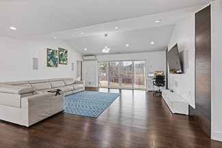 68 Fieldstone Dr, Augusta, ME 04330