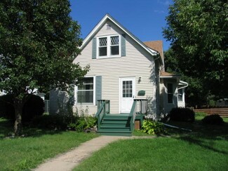 210 N Franklin St, Toulon, IL 61483