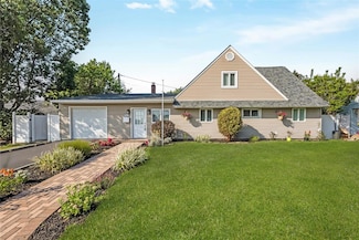 406 Red Maple Dr W, Wantagh, NY 11793