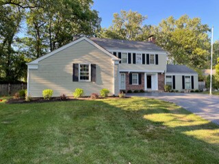 1250 W Cascade Ct N, Lake Forest, IL 60045