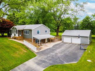 321 Green Acres Ln, New Castle, PA 16101