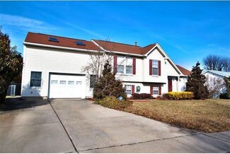 14 Hamilton Lakes Dr, Trenton, NJ 08619