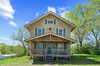 9044 Nevada St, Indianola, IA 50125