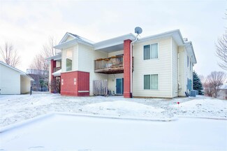 973 Scott Park Dr, Iowa City, IA 52245