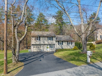 69 Cricket Dr, Sturbridge, MA 01566